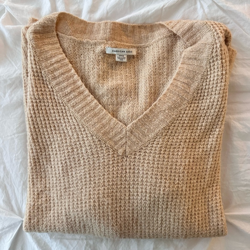 American Eagle Tan V-Neck Waffle Sweater Size S